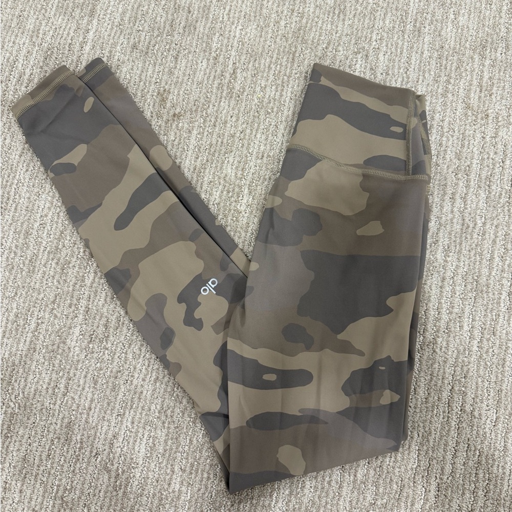 ALO Yoga Camouflage Leggings in Gray and Tan